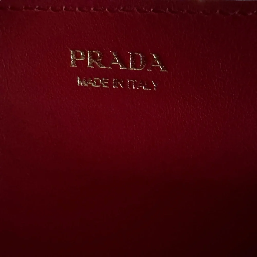 Prada Cahier Wallet On Chain Valentine Heart Applique White Saffiano Red